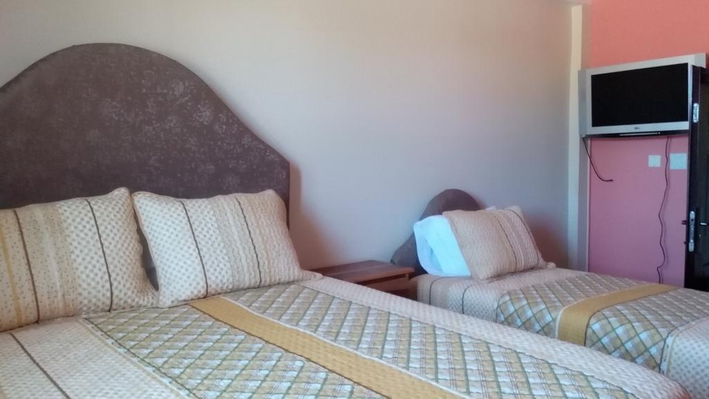 Hotel Tropik Leadonna モンテゴ・ベイ エクステリア 写真